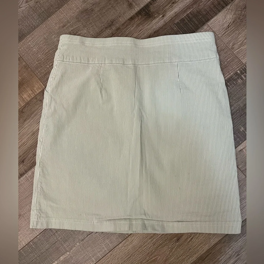 Mario Serrani Pinstripe green and white Mini Skirt Sz small EUC